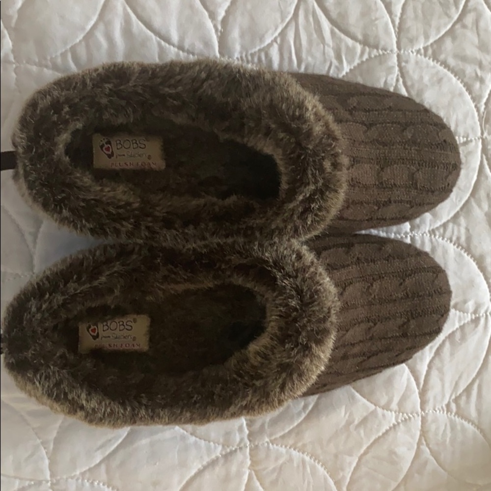 NWOT Skechers Slippers